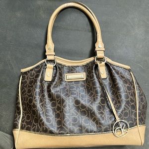 Used. Good condition. Looks like new.